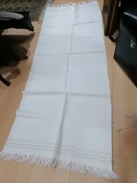 Toalha de mão em linho lavrado com franja