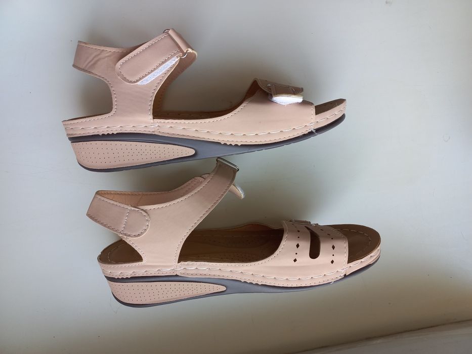 Босоножки новые женские