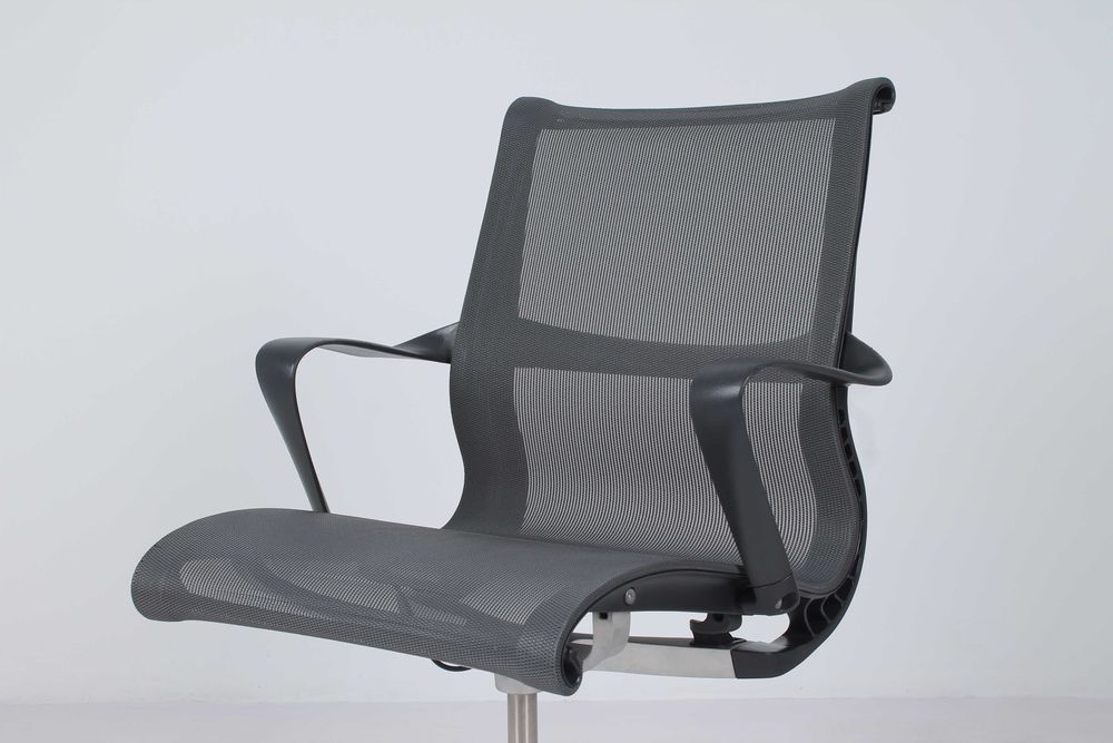 Cadeira modelo SETU da Herman Miller