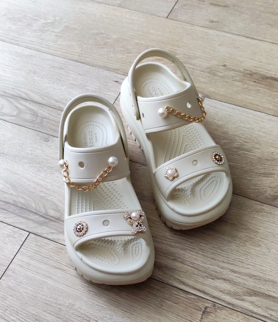 Sandały na koturnie Crocs Mega Crush rozm. 36/37