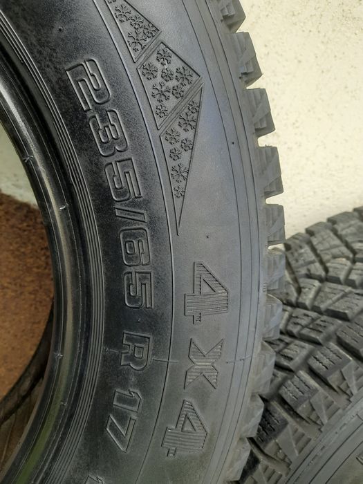 235/65 R17 opony zimowe  ostre 4x4 jeep touareg ML pajero