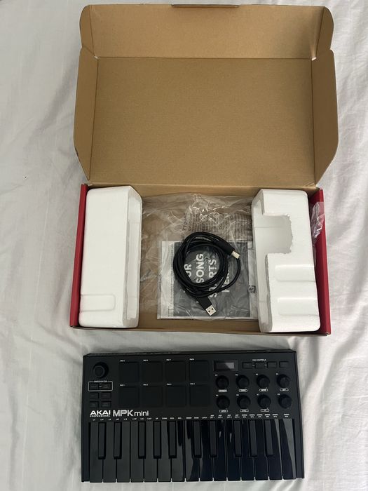 AKAI MPK Mini novo com caixa