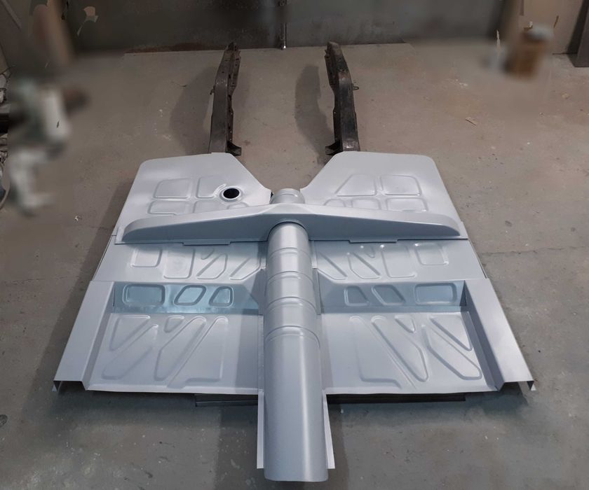 FSO Warszawa 223 224 m20 Pobieda nowa podłoga przedział pasażerski