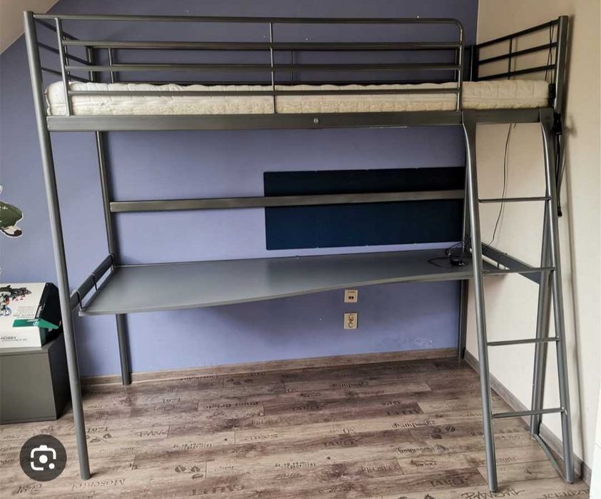 Łóżko piętrowe na antresoli Ikea svarta z blatem