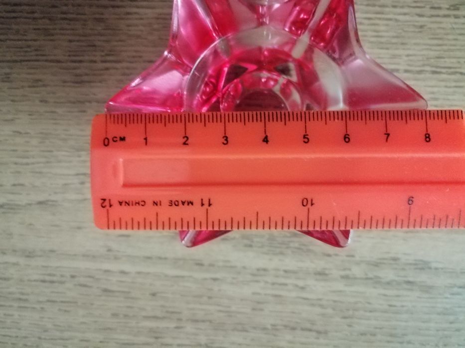 Dwa świeczniki, szkło kolorowe.