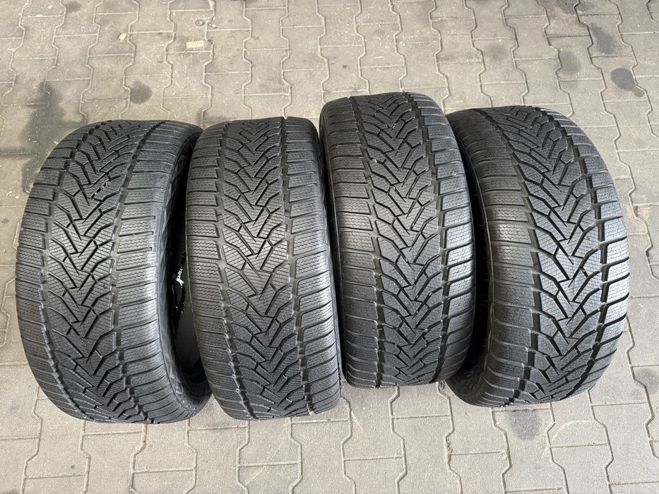 Zimowe opony 245/45/18 r18 *Uniroyal *8,5mm* 4sztuki *2024r*