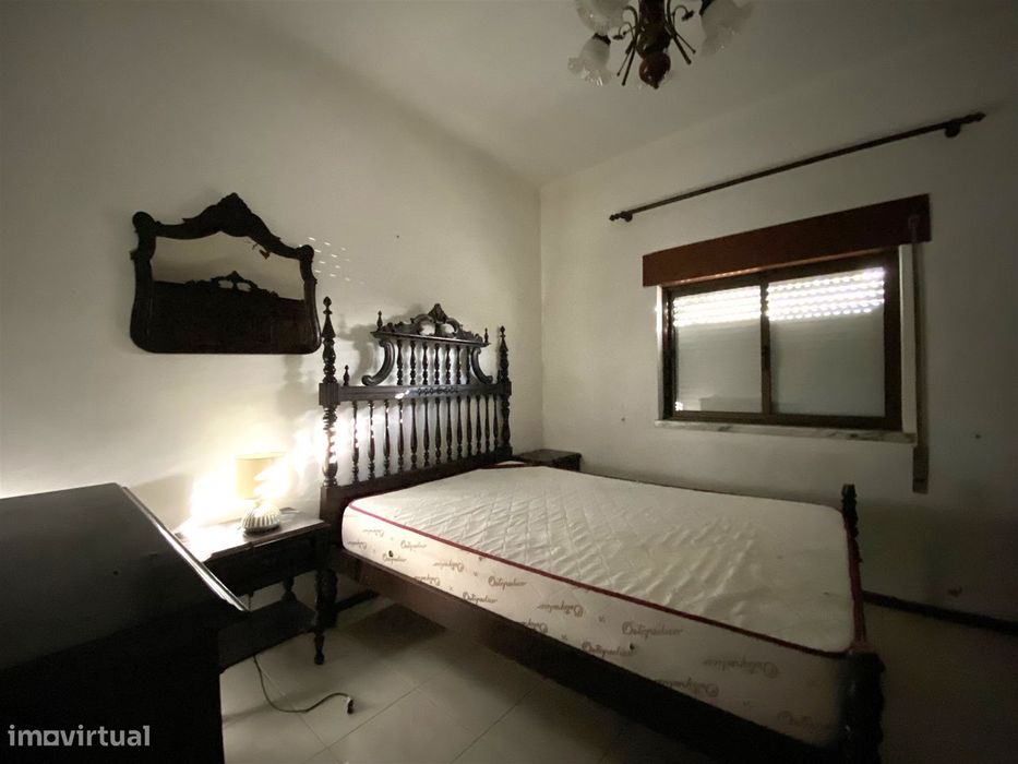 Moradia T2 / Arrendar / Bairro das Almoinhas