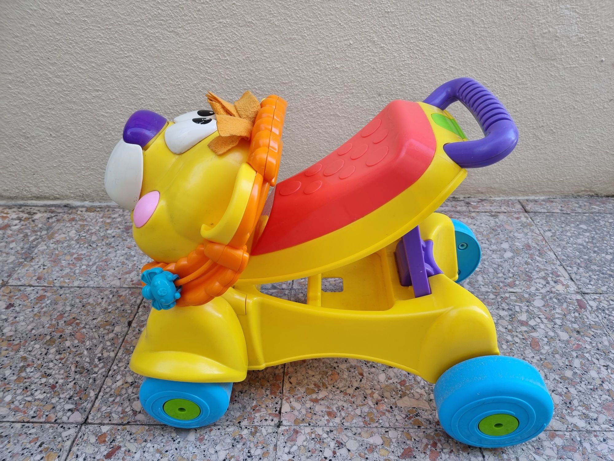 Andarilho Leão da Fisher Price