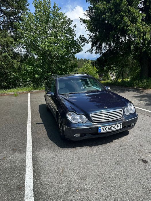 Автомобіль Mersedes-Benz c220 w203