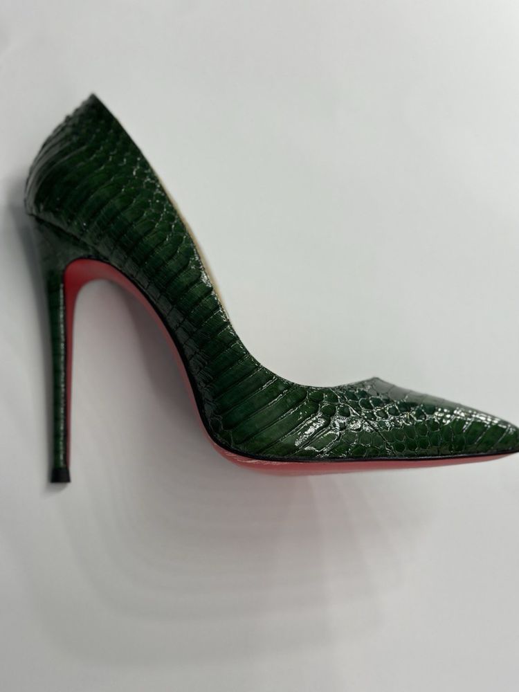 Леопардовые туфли на каблуке от Christian Louboutin