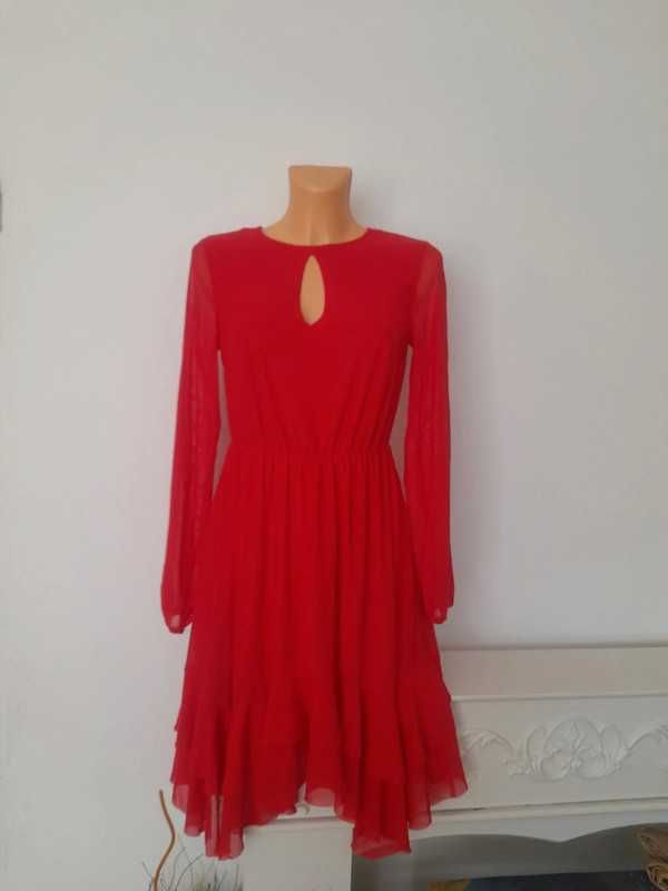 Piękna czerwona sukienka Mohito r. XS lub S