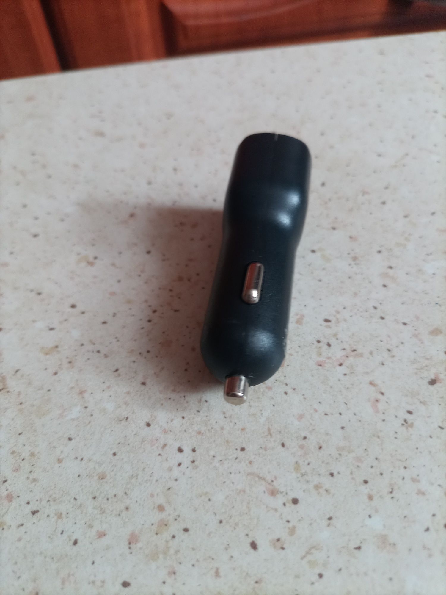Polska ładowarka samochodowa maXlife z 2 x USB.