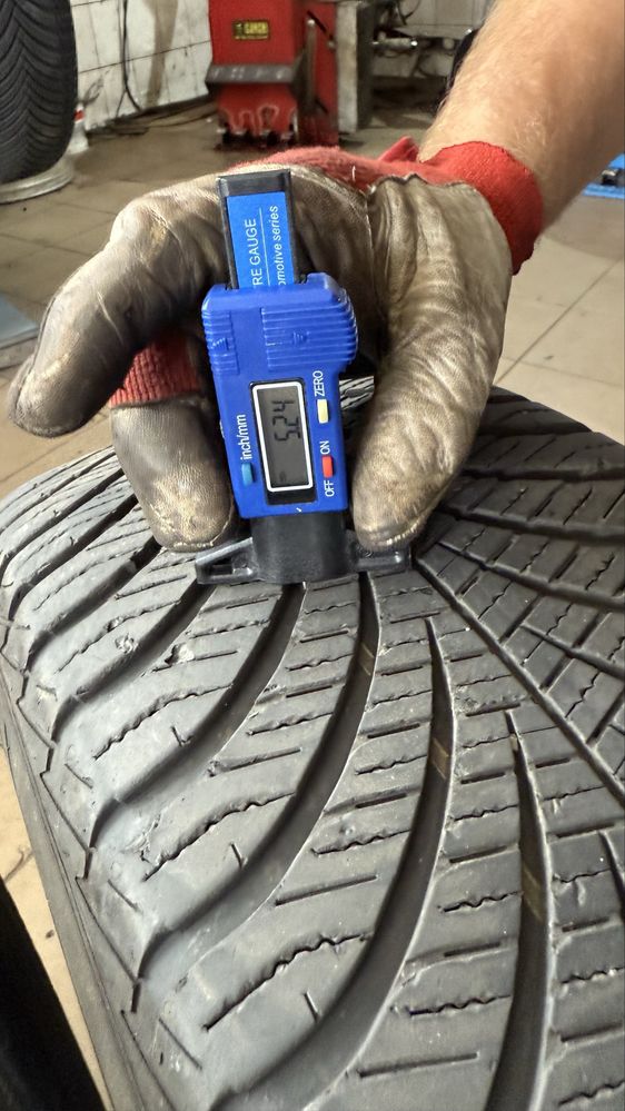 Opony wielosezonowe Good Year 235/55 R17 Vector 4seasons