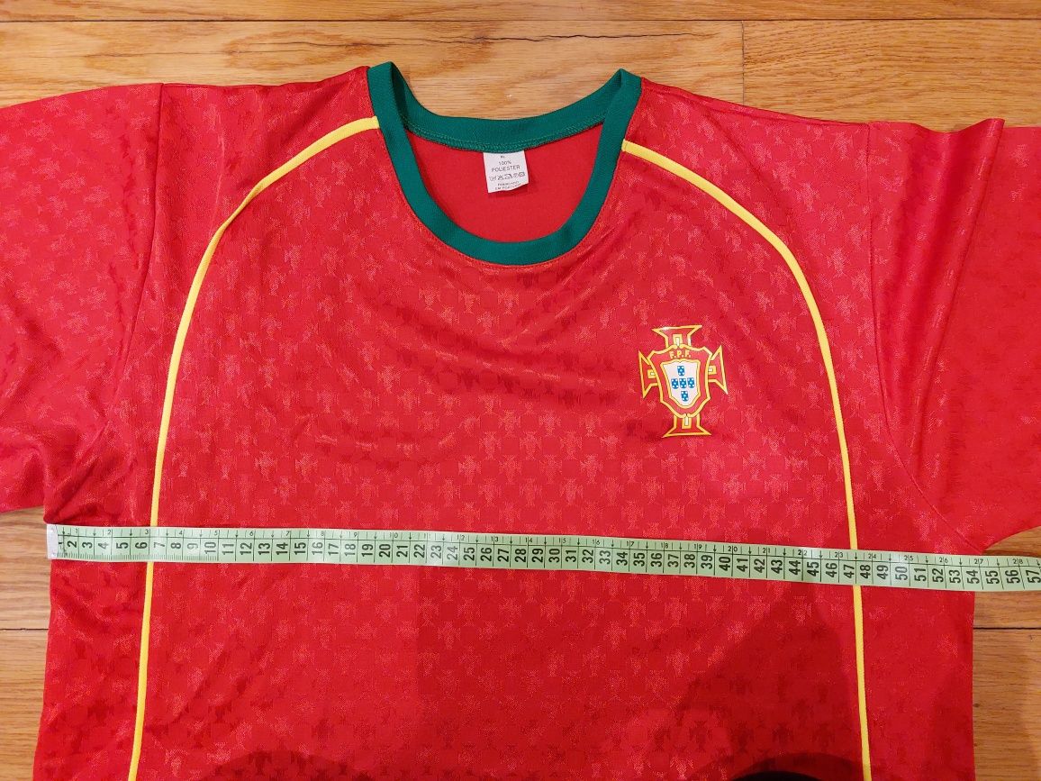 Cachecóis, bandeiras e camisolas de Portugal