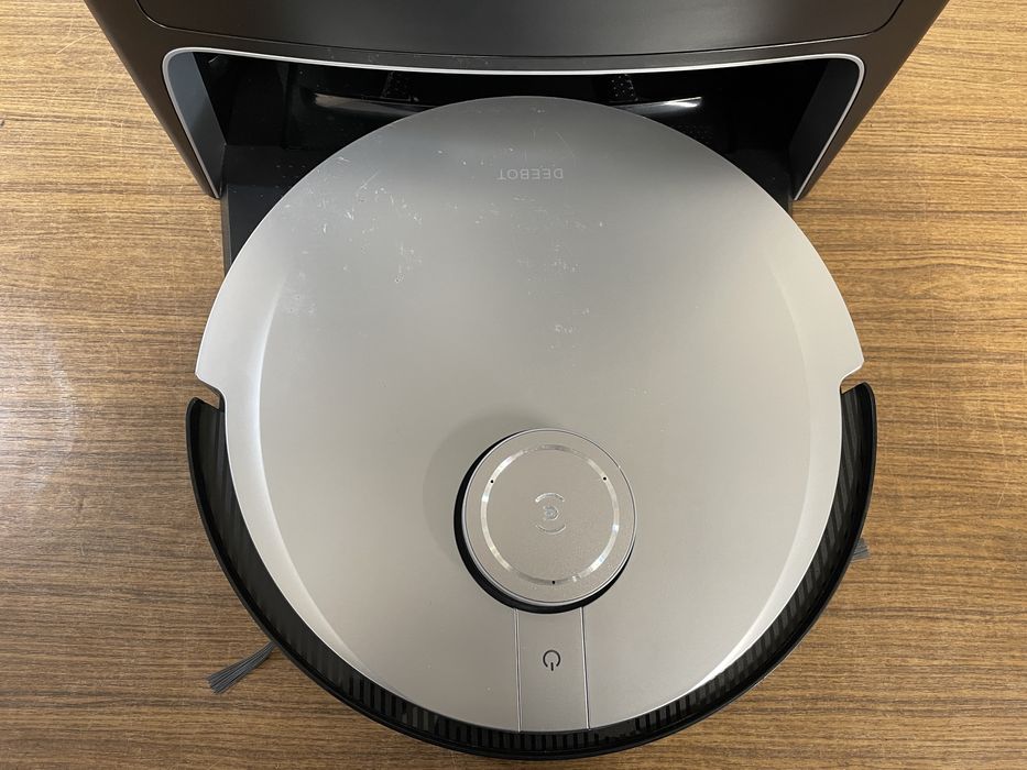 Робот-пилосос Ecovacs Deebot Х1 Omni з Німеччини.