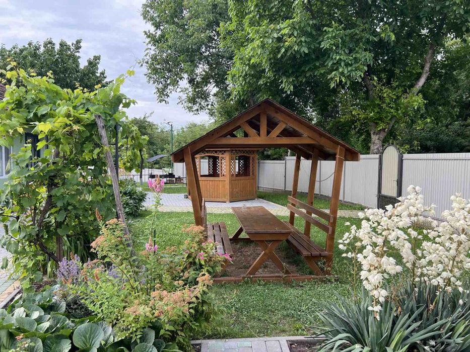 Відпочинок на Дністрі. Будинки і басейн на першій лінії.