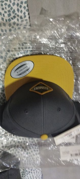 Bonés Volcom e element novos