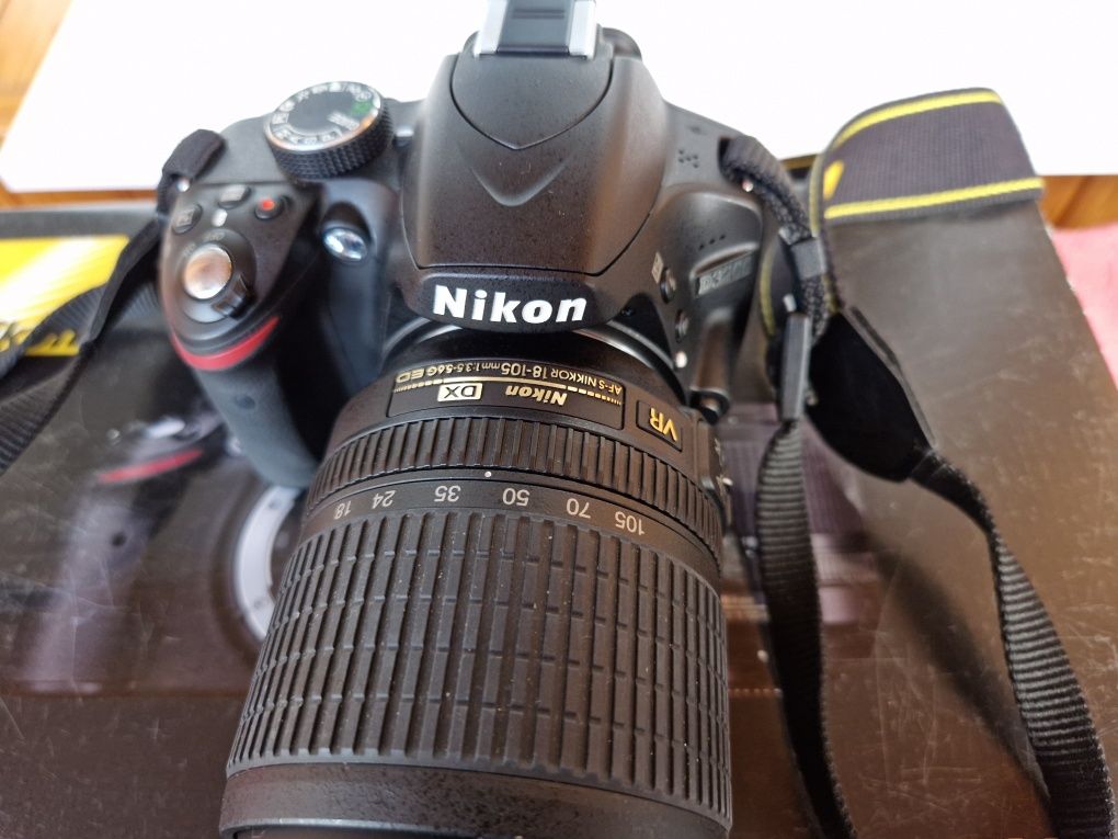 Продам Nikon D3200 18-105 VR Kit