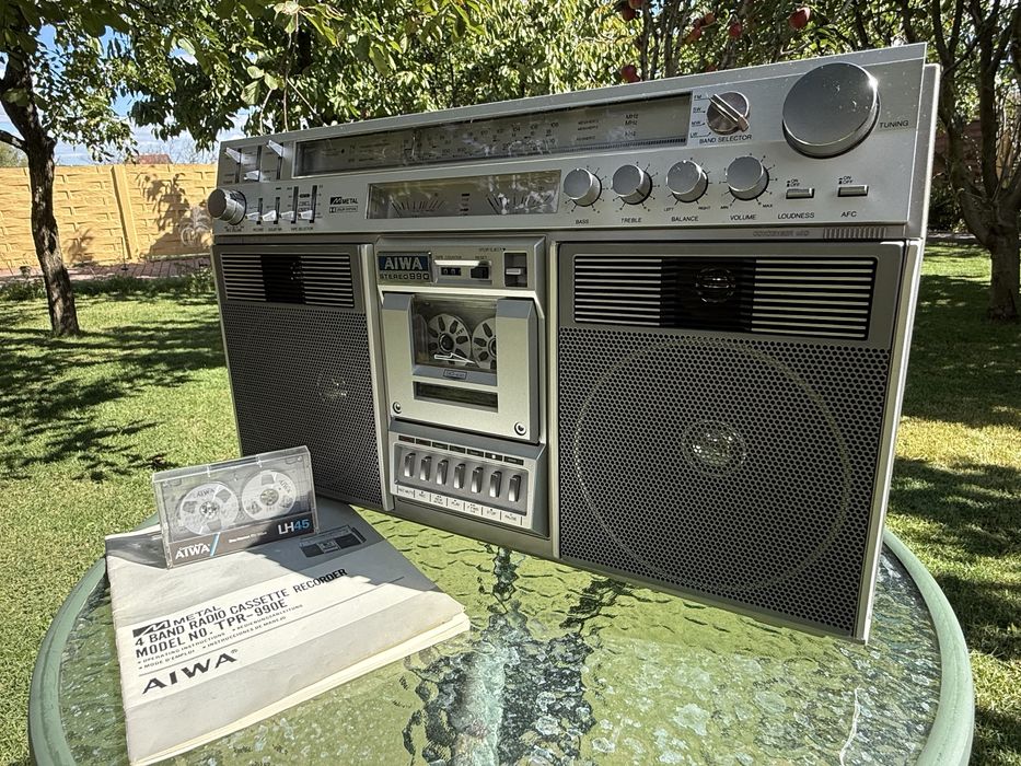 Продам магнитолу AIWA 990