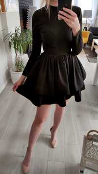 Sukienka rozkloszowana czarna z rękawem 36 S