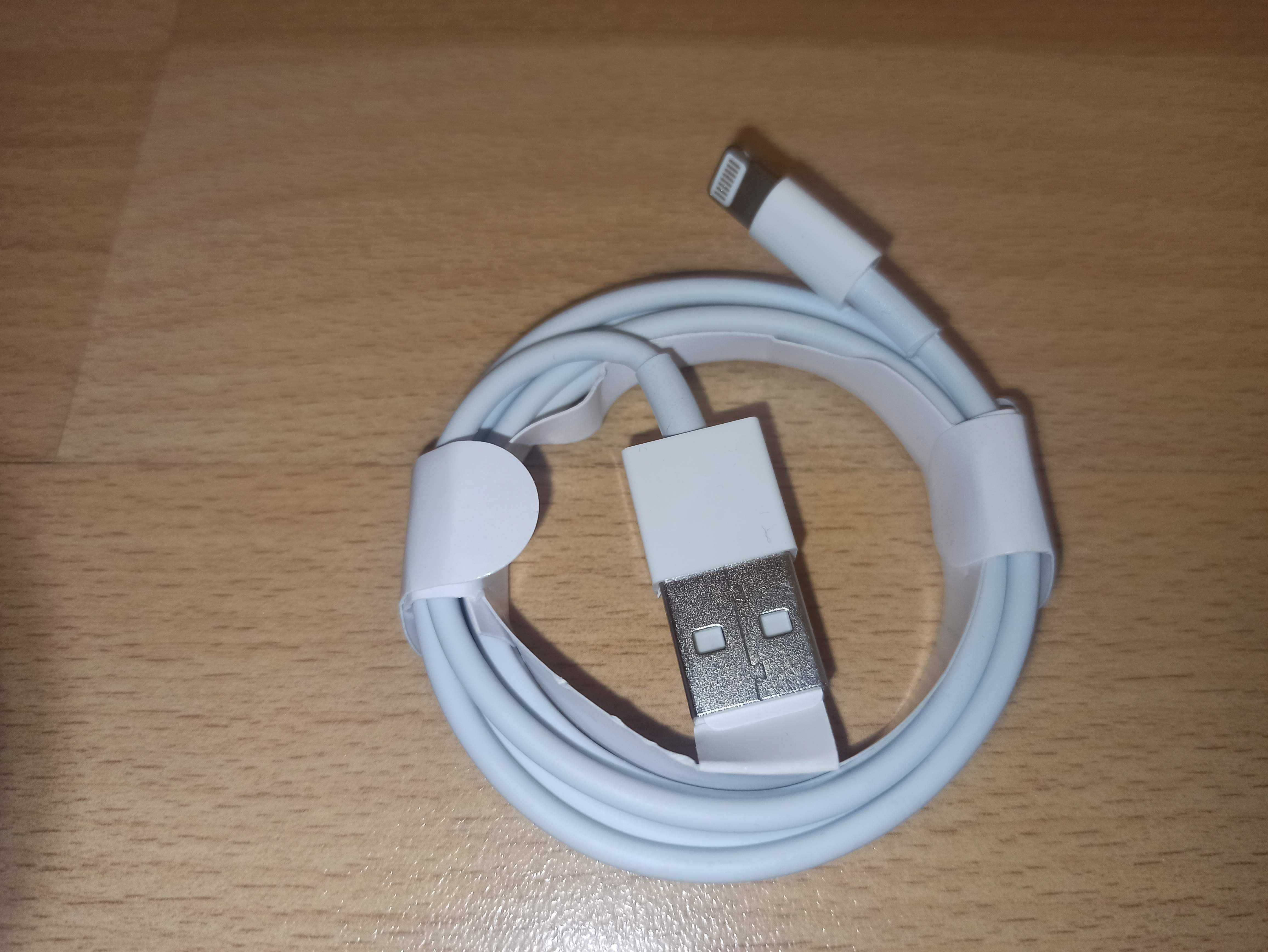 Кабель Lightning to USB и зарядное устройство из комплекта  Iphone 7