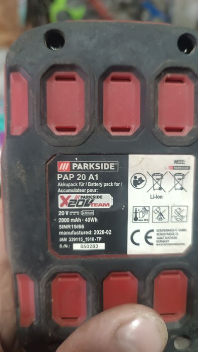 Терміново продам комплект.болгарка,шуруповёрт,зарядка, аккумуляторы.