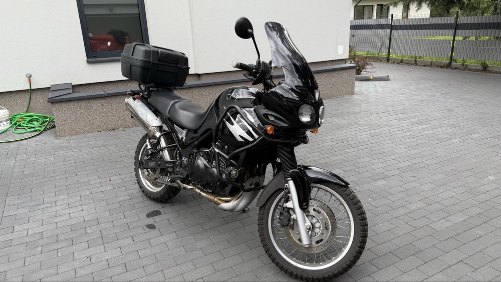 Triumph Tiger 885i doinwestowany