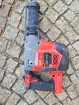 Młot udarowo-obrotowy M18 Milwaukee z odkurzaczem