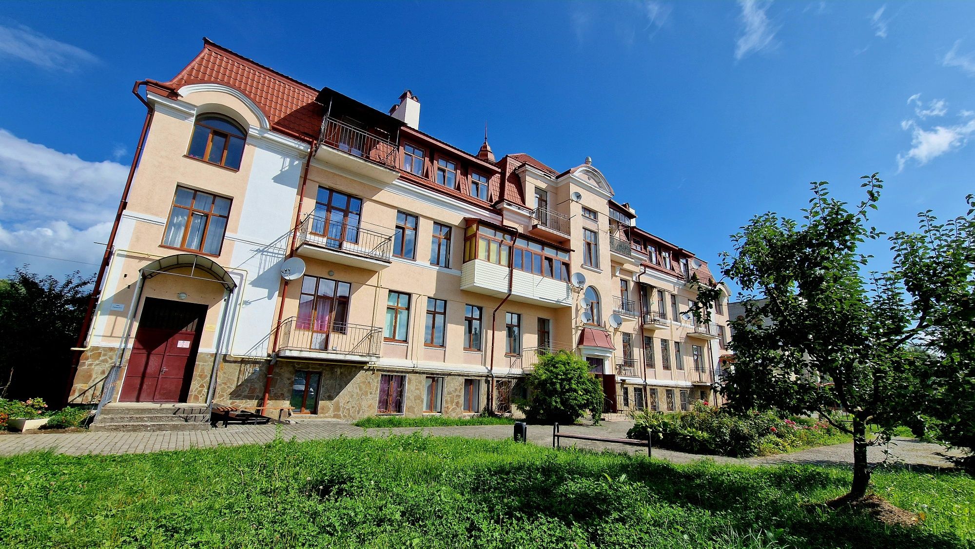 Дворівнева квартира, поруч з центром!