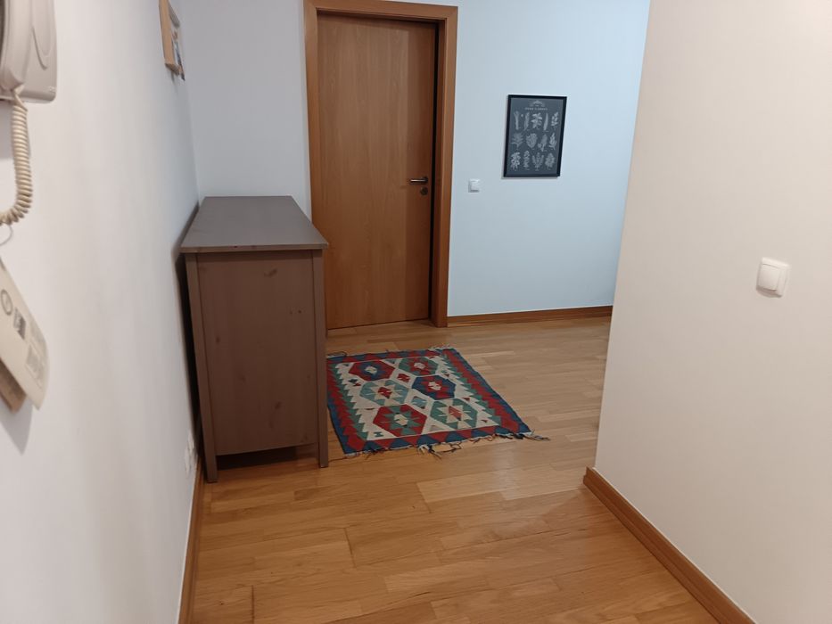 Apartamento T2 em excelente estado. Com varanda e parqueamento