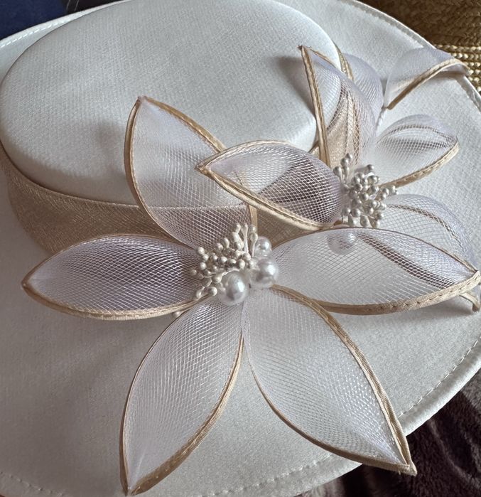 Капелюхи (чоловічий та жіночі)