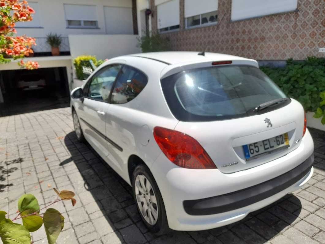 Peugeot 207 1.4 HDi em bom estado
