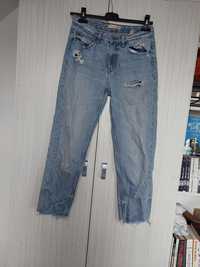 Jasnoniebieskie spodnie jeansowe typu boyfriend cropp