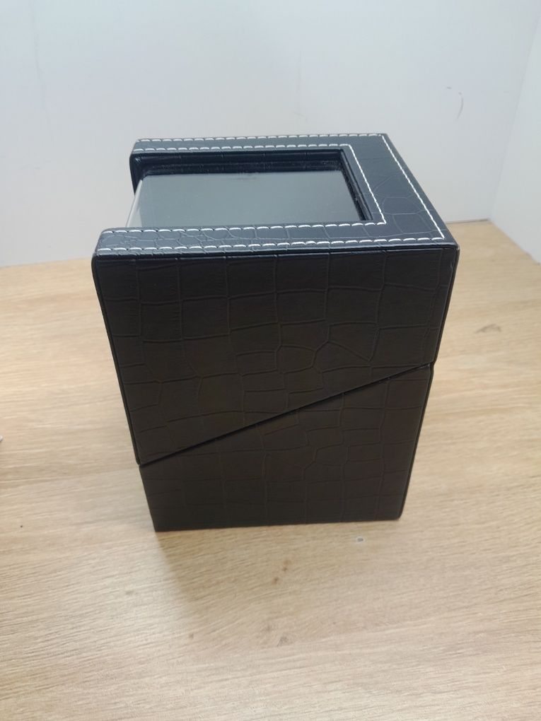 Eleganckie etui na zegarek skóra syntetyczna. USTERKA