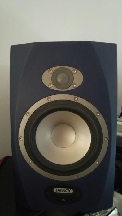 Par Monitores Tannoy Reveal 6D