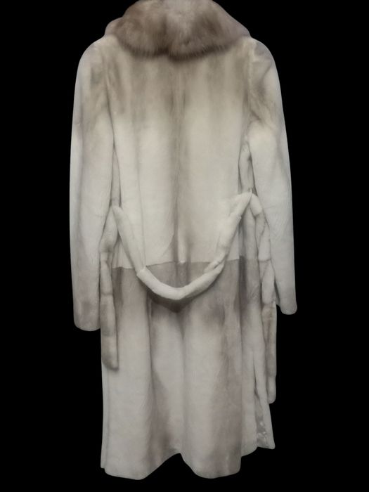 Длина 110см. Норковая шуба с соболем. Натуральная шуба