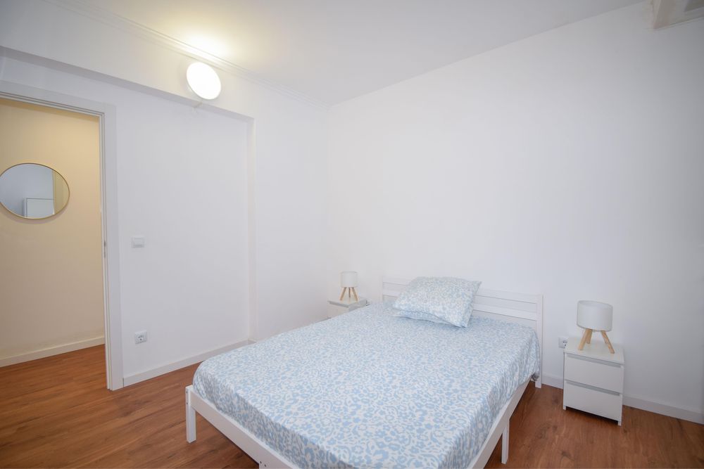 T3 Remodelado e mobilado - Atelier convertido em habitação