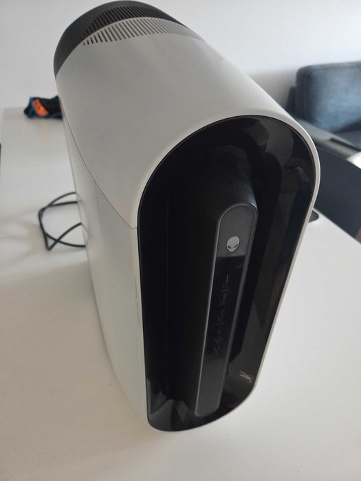 Alienware Aurora R10 AMD Ryzen7 3700X 32GB 512SSD RTX 2060 SUP + Promo