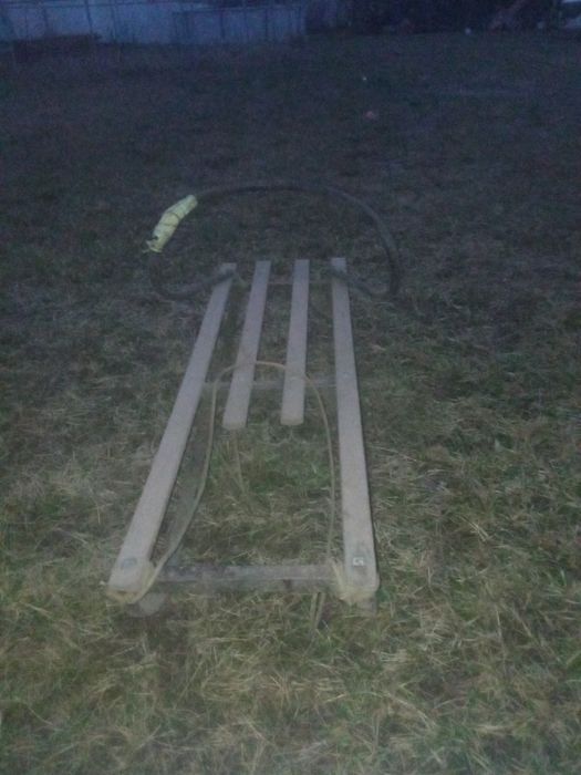 Sanki na metalowych płozach