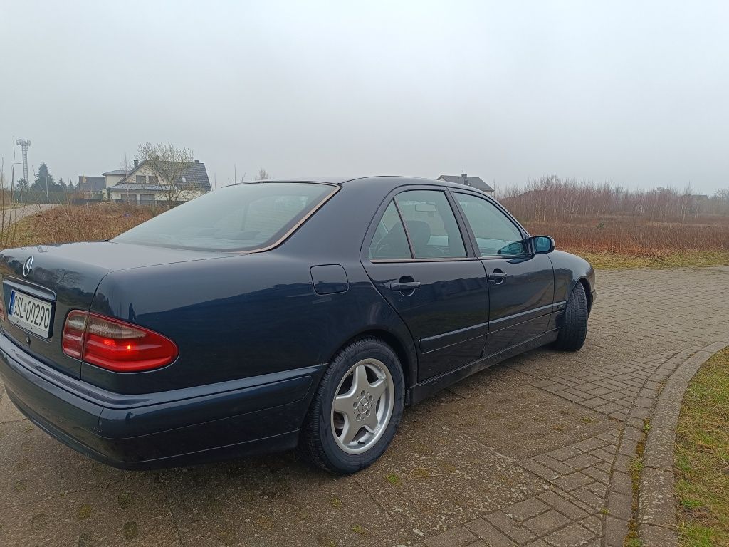 Gustowny klasyk Mercedes w210 e-klasa 2,2cdi automat,skóry,tanio!!!