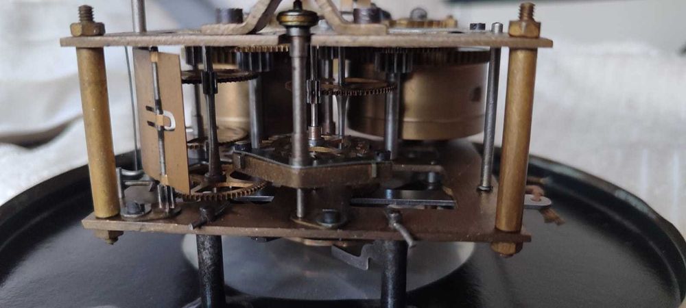 388 Zegar wiszący mechaniczny Vedette Brevete antyk
