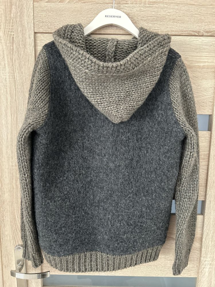 Wełniany gruby sweter z kapturem rozpinany drewniane guziki Zara