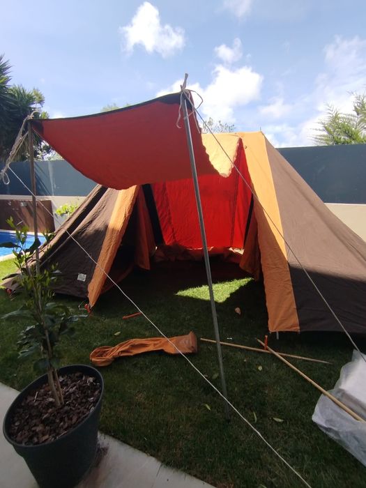 Tenda, barco, mesa e acessório para higiene