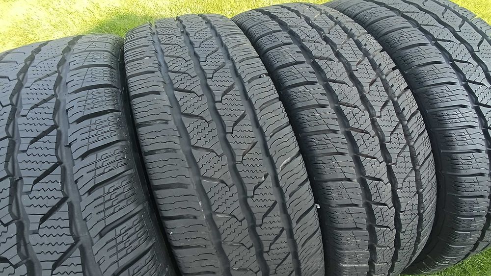 opony 205/70/17C Continental Winter Van  Contact Ford transit custom