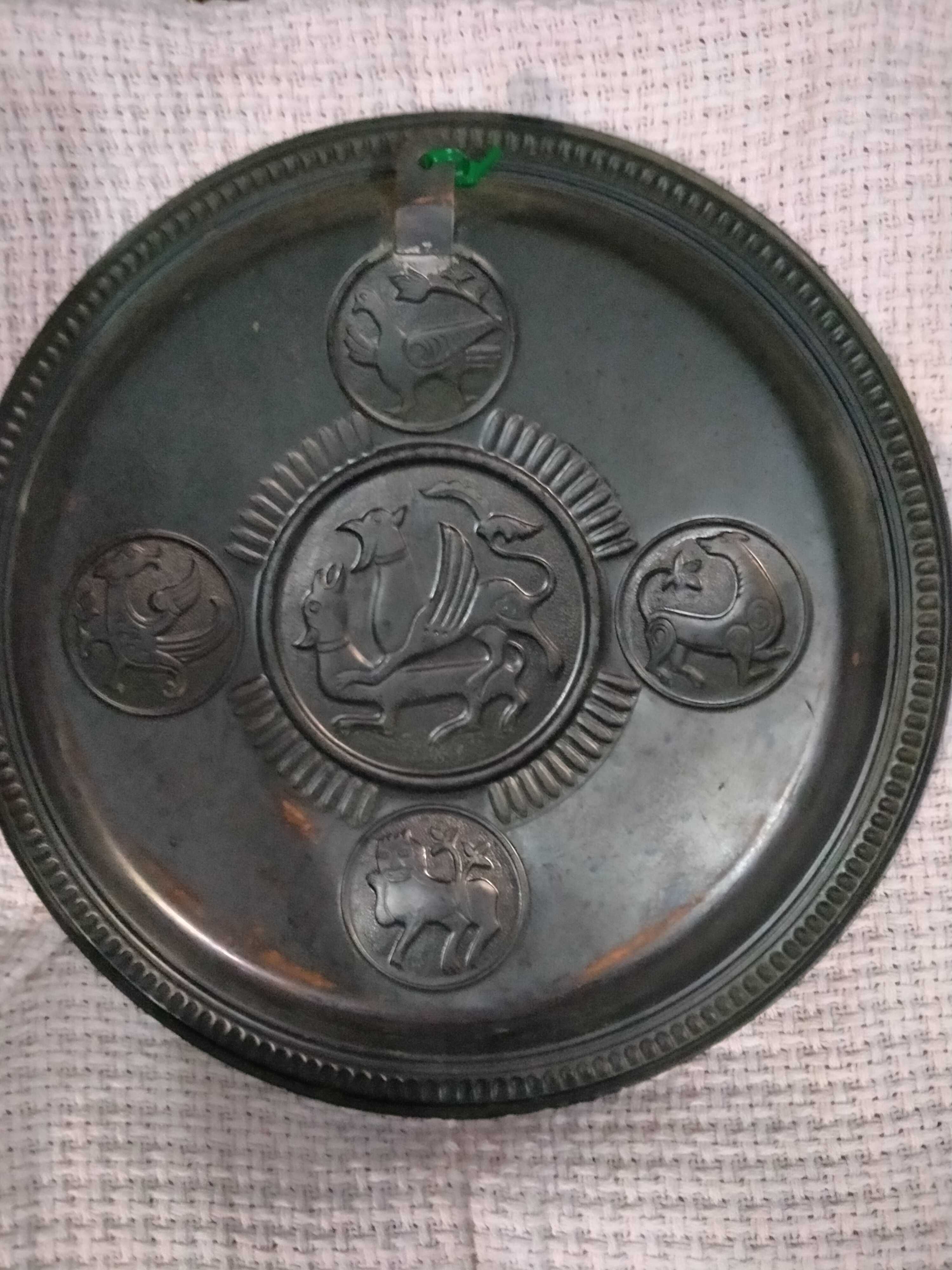 Тарелка декоративная медная, медь, с орнаментом .Набор из 3 тарелок.