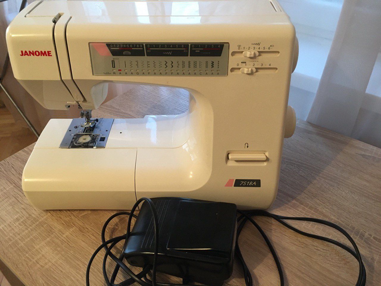 Швейная машинка JANOME  7518A