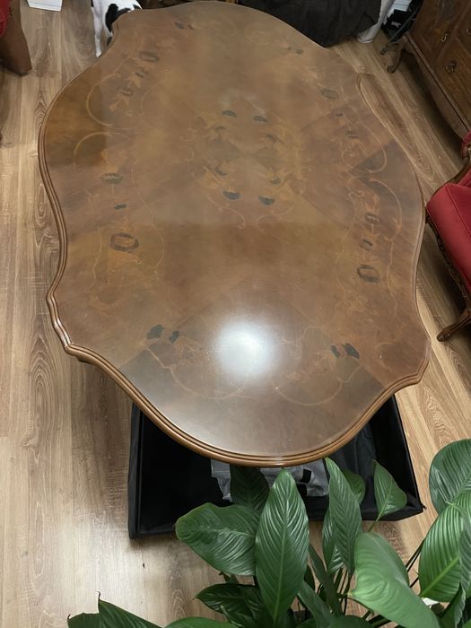 Niepowtarzany stół w stylu ludwikowskim