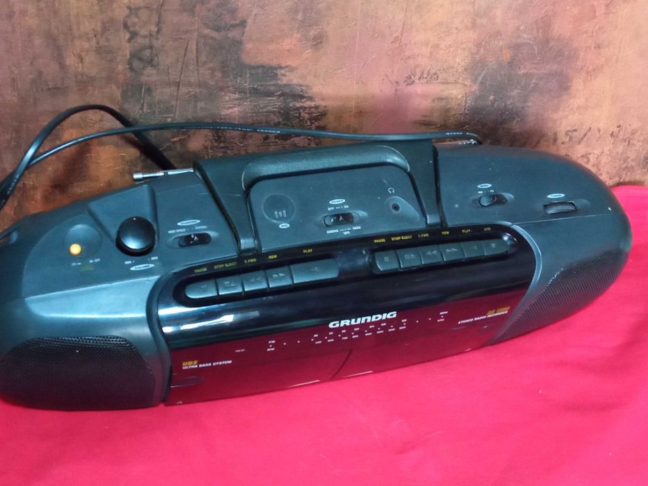 Двухкассетный магнитофон Grundig