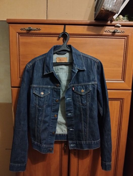 Одяг, жіноча куртка джинсова Levis