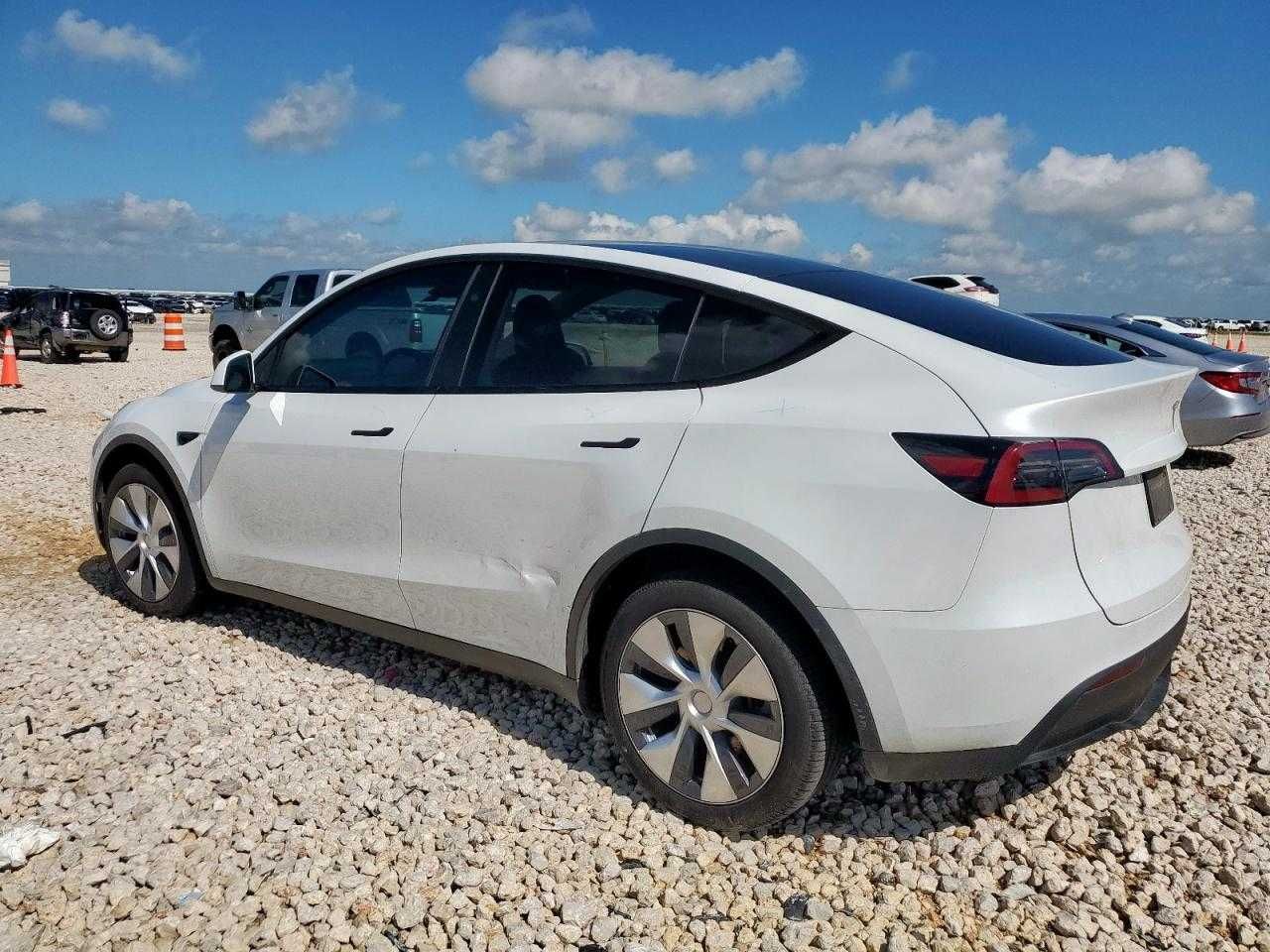 2023 TESLA MODEL Y білий колір